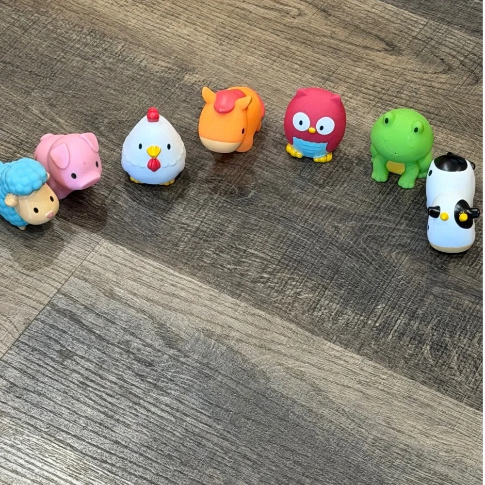 Munchkin Barnyard Friends Animal Bath Squirts Set of 7 Cow Pig Sheep Frog Owl